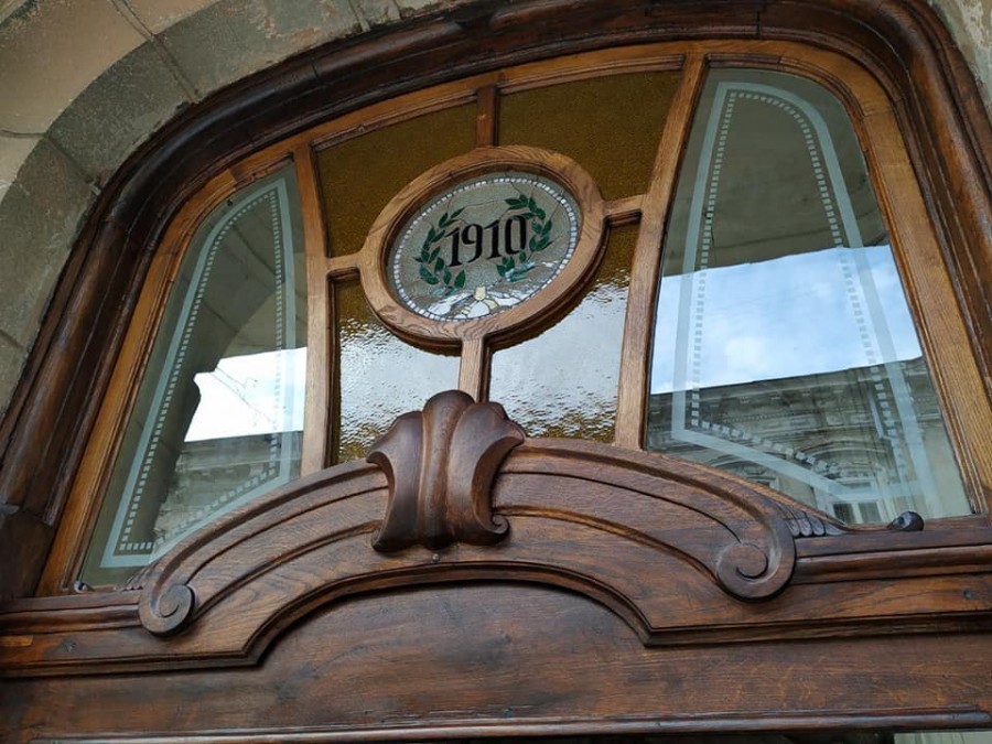 В Івано-Франківську відреставрували двері, яким понад 100 років (ФОТОФАКТ)