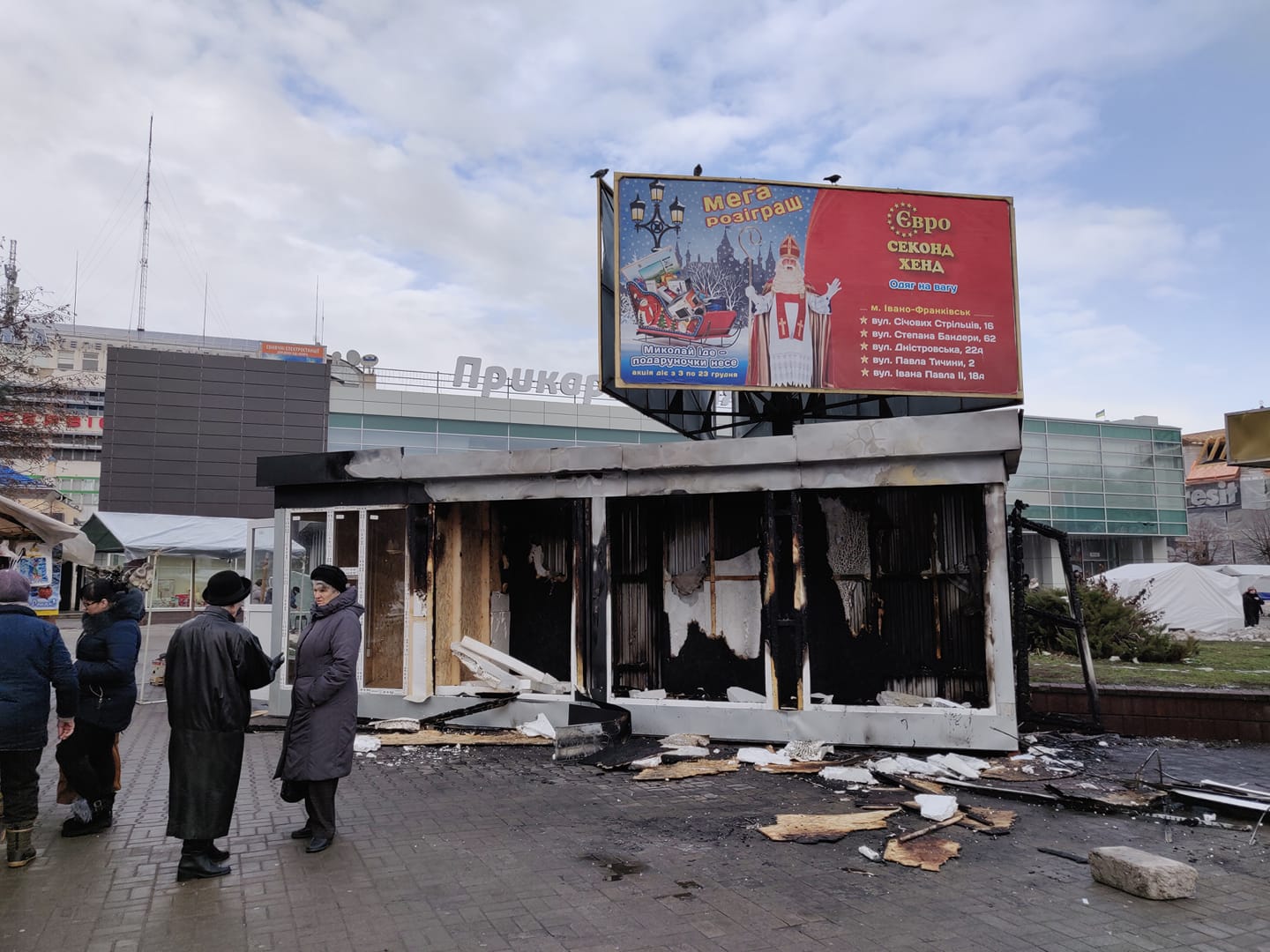 Марцінків каже, що спалений біля ЦУМу МАФ стояв незаконно (ФОТО)