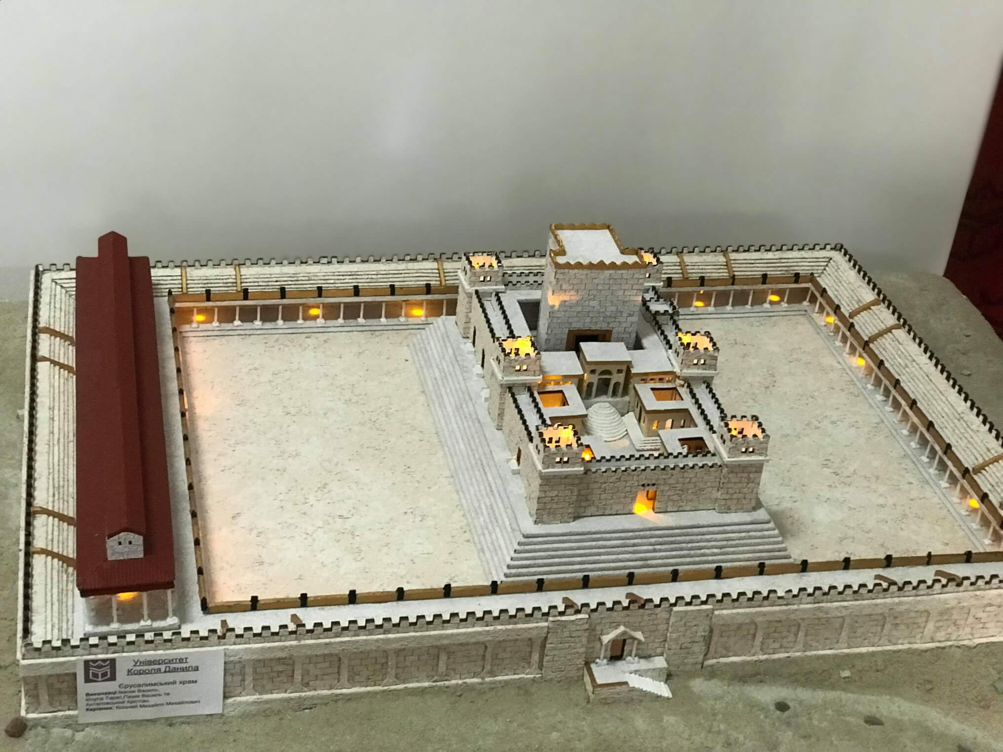 Франківські студенти створили макет Єрусалимського храму для Церкви Царя Христа (ФОТО)