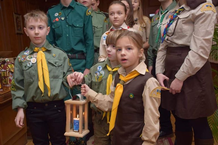 Івано-Франківськ отримав Вифлеємський вогонь (ФОТО)