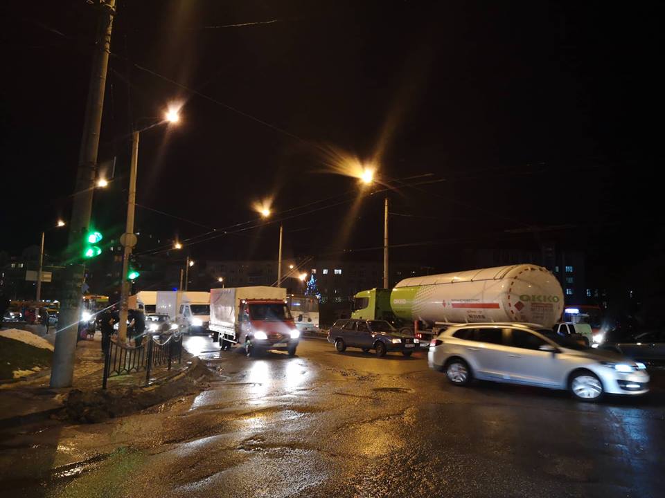 Через незначну ДТП на Коновальця на сусідніх вулицях утворилися затори (ФОТО)