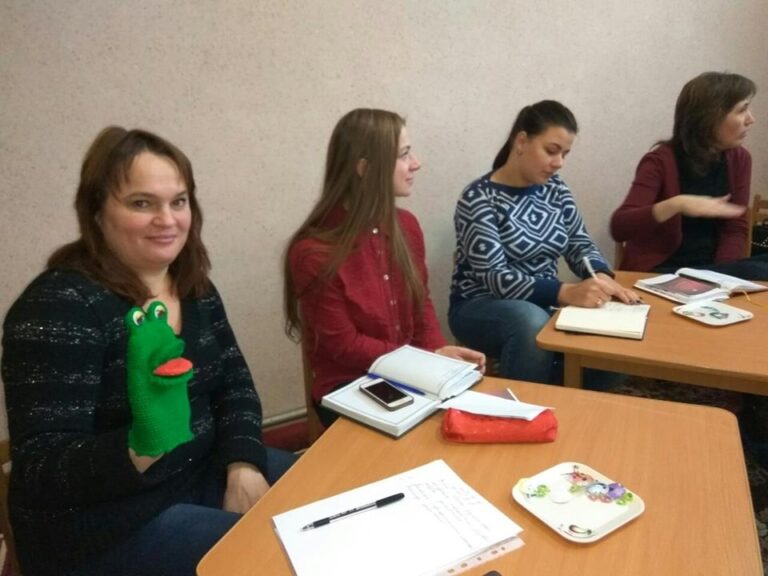 У Франківську вчителів-логопедів навчали використовувати логозарядки та мовні розминки (ФОТО)