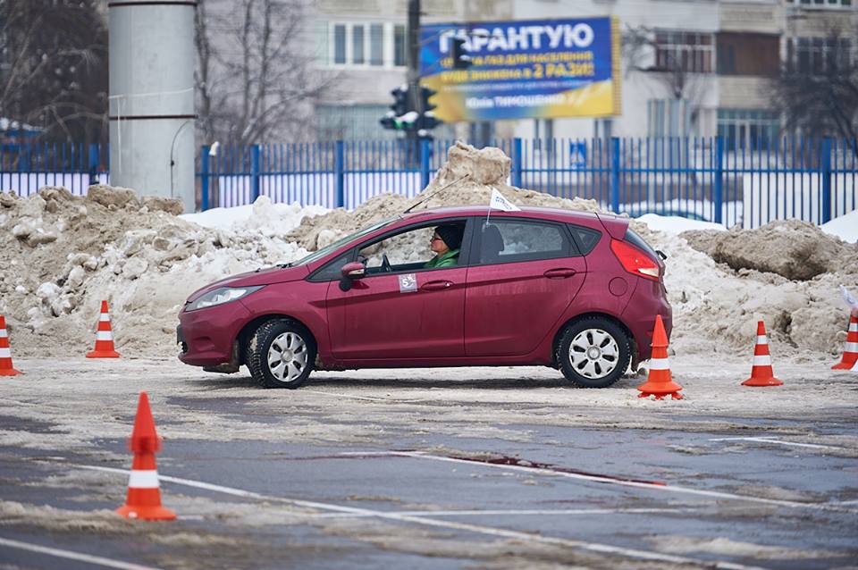 У Франківську відбулися жіночі автоперегони з фігурного водіння (ФОТО, ВІДЕО)
