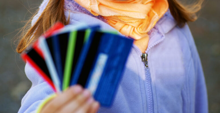 У Франківську впровадять електронну картку учня, якою можна розрахуватися в їдальні