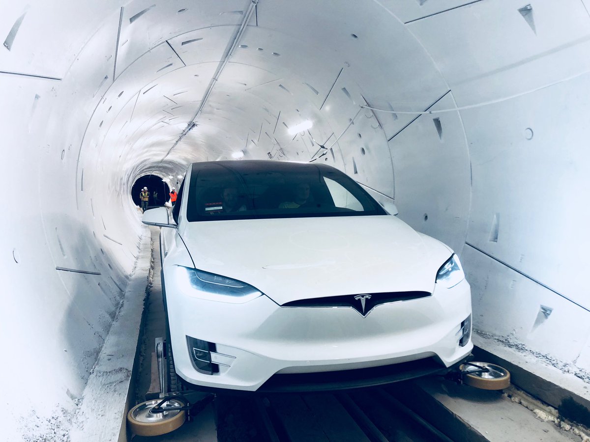 Ілон Маск відкрив швидкісний тунель під Лос-Анджелесом (ФОТО, ВІДЕО)