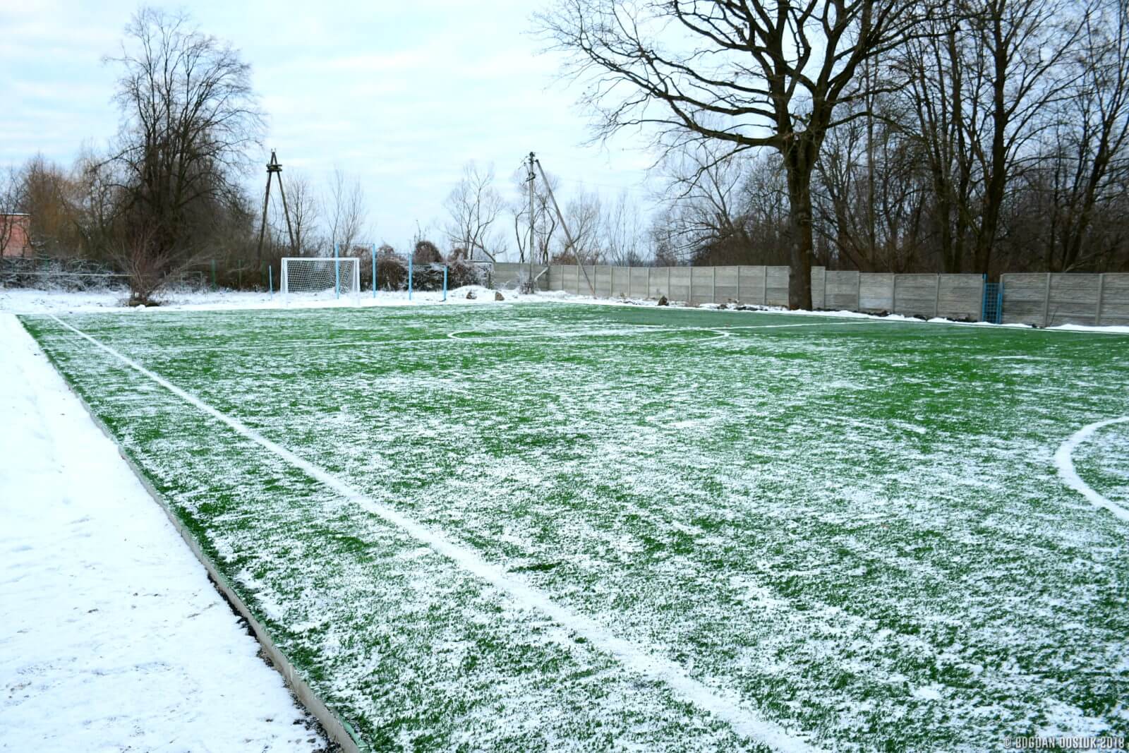 У таборі Лімниця встановили нове футбольне поле (ФОТО)