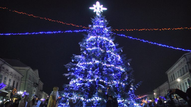 У Коломиї засяяла головна новорічна ялинка (ВІДЕО)