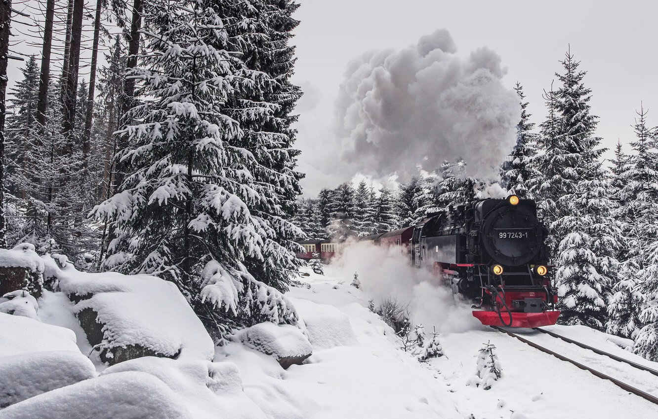 Через ажіотаж “Укрзалізниця” призначає додаткові потяги до Франківська на зимові свята