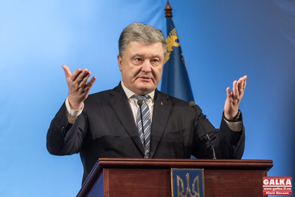 Воєнний стан в Україні завершений – Порошенко