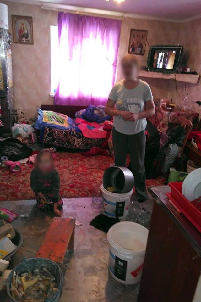 На Богородчанщині у любительки алкоголю забрали двох малих дітей (ФОТО)