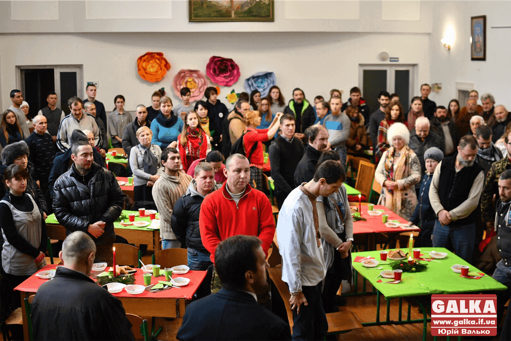 У Франківську для потребуючих організували благодійний різдвяний обід (ФОТО)