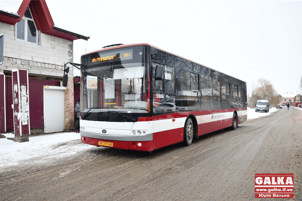 У Франківську змінять розклад руху автобусів до міського кладовища