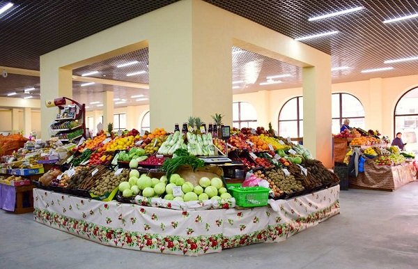 На центральному ринку Франківська облаштували місця для «стихійних» продавців (ВІДЕО)