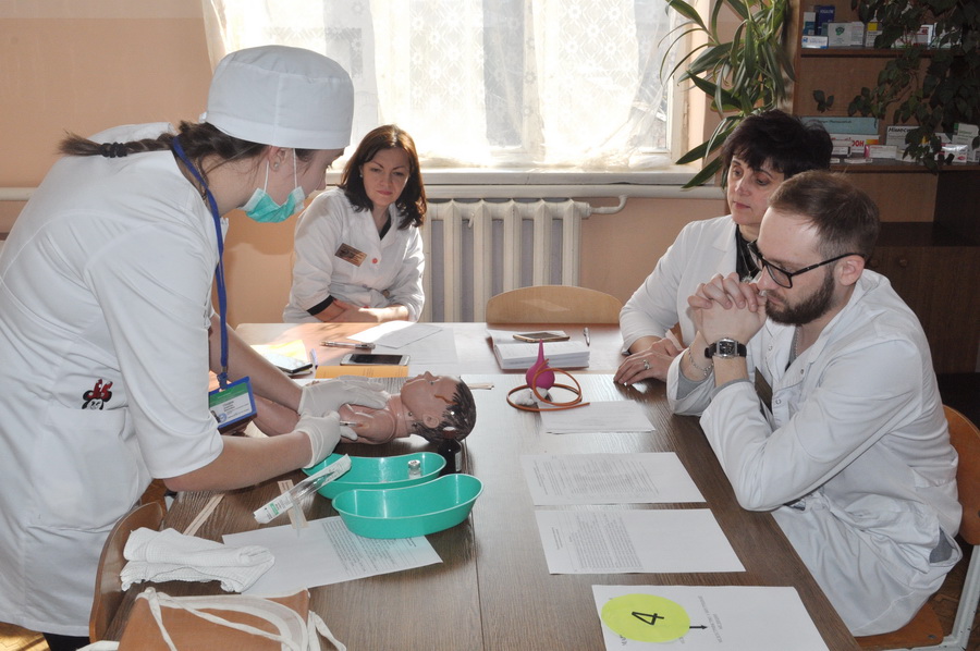 У Франківську студентки поборолися за звання кращої медичної сестри (ФОТО)