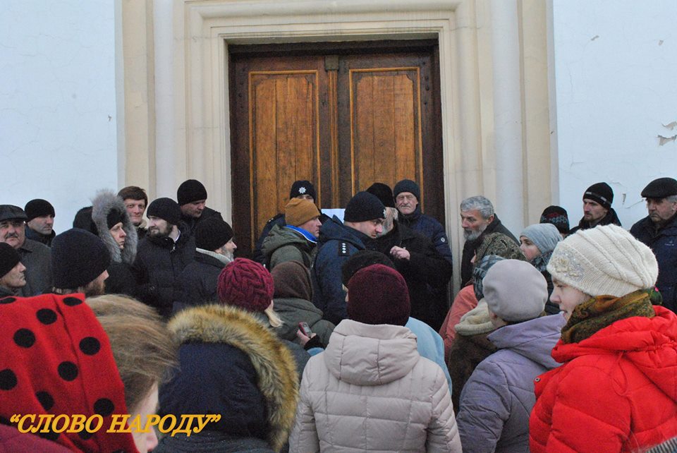 “Війна” за храм: У Богородчанах московський патріархат не хоче виселятись з костелу