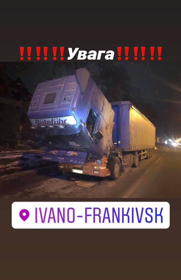 Поблизу Франківська на дорозі обікрали поломану вантажівку – шукають свідків (ФОТОФАКТ)