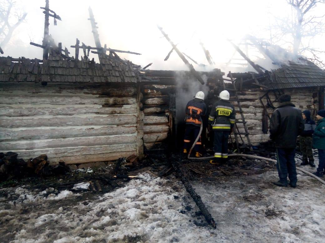 На Долинщині згорів дерев’яний будинок (ФОТО)