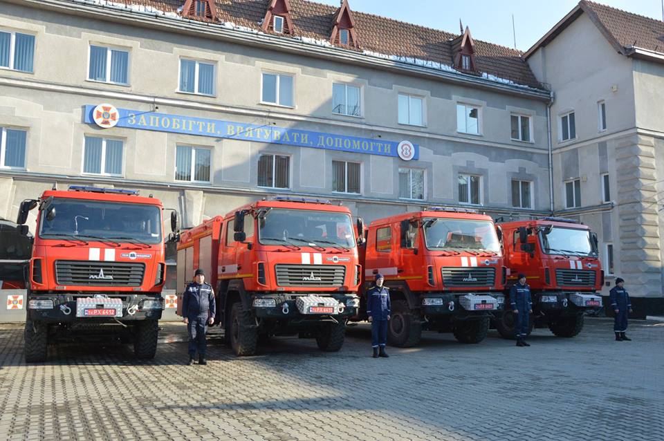 Прикарпатські рятувальники отримали нові пожежні автомобілі (ФОТО)