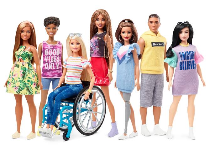 Виробник Барбі презентував ляльок із протезами та на інвалідному візку