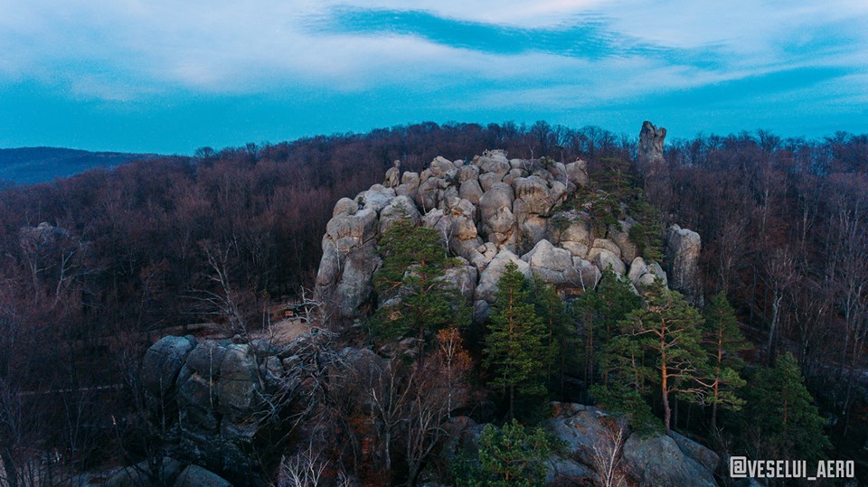 У мережі показали неймовірну красу Скель Довбуша з висоти (ФОТО)
