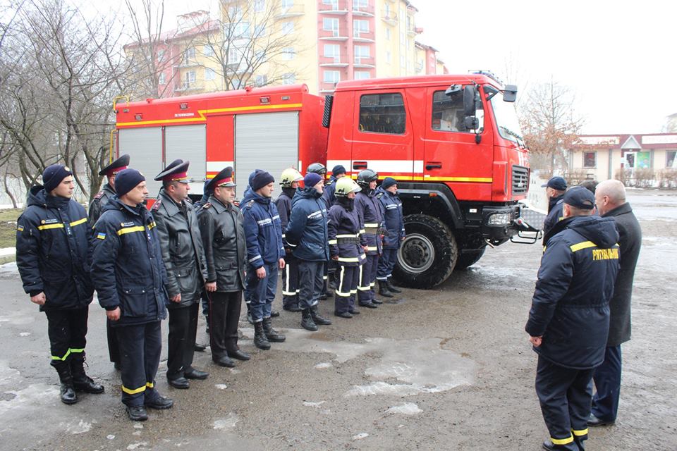 Богородчанські рятувальники отримали новий компресор, форму та спорядження (ФОТО)