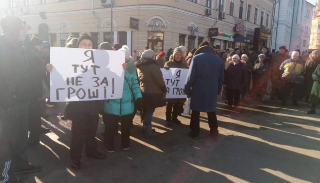 У Києві люди протестували проти проплачених мітингів. За гроші (ВІДЕО)
