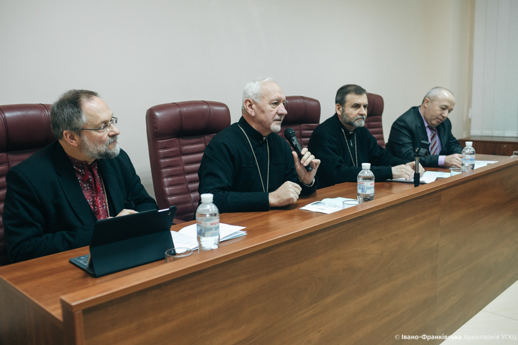 Українські, британські і канадські науковці зібралися у Франківську – говорили про християнську педагогіку (ФОТО)