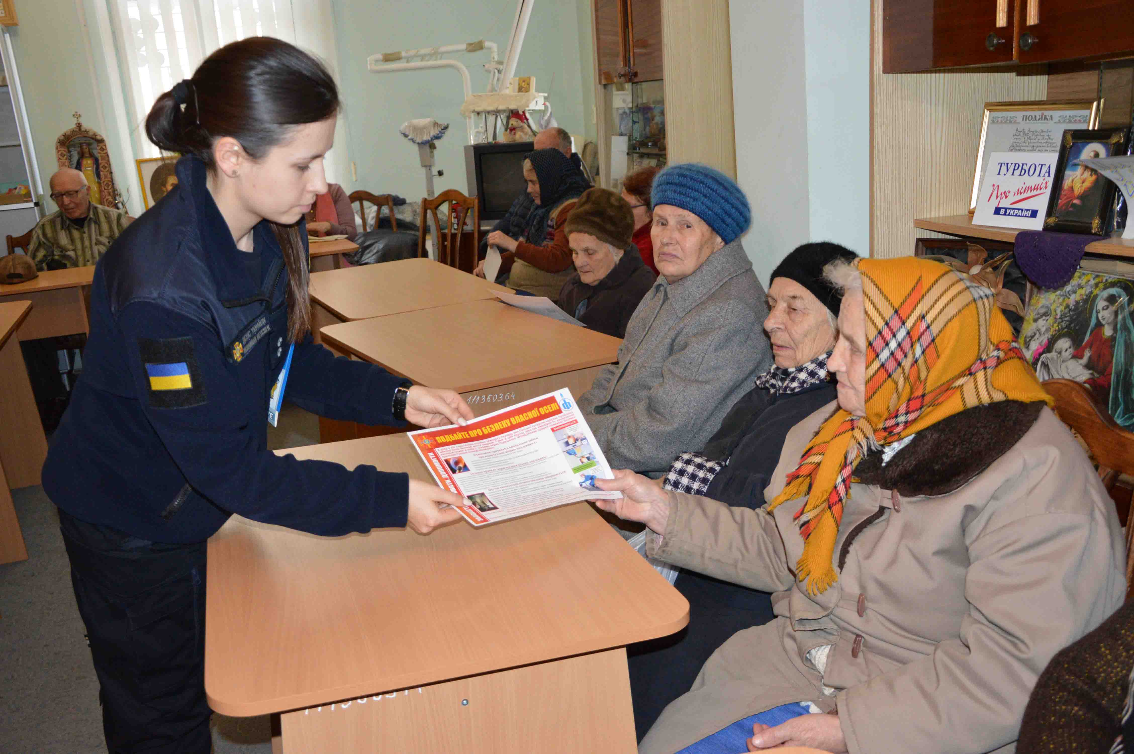 Рятувальники навчали літніх прикарпатців, як уберегтися від пожеж і переохолодження (ФОТО)