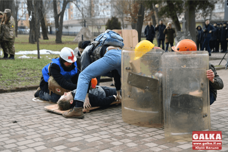 Франківські студенти мовчазною ходою і вічем вшанували пам’ять Небесної сотні (ФОТО, ВІДЕО)
