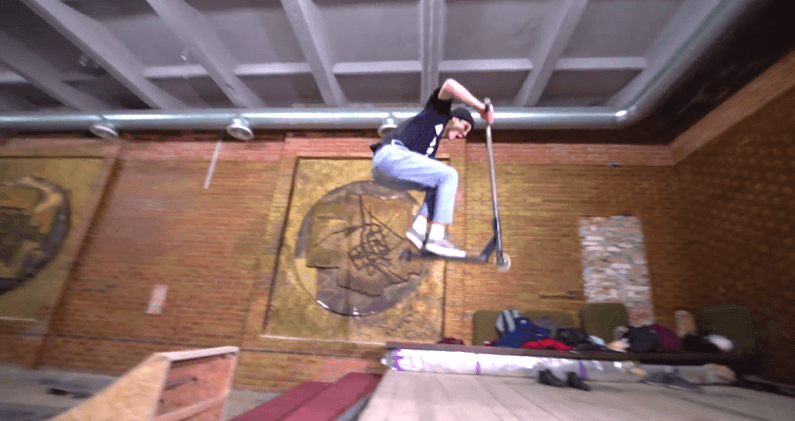 Франківські тінейджери за кишенькові гроші облаштували критий скейт-парк (ВІДЕО)
