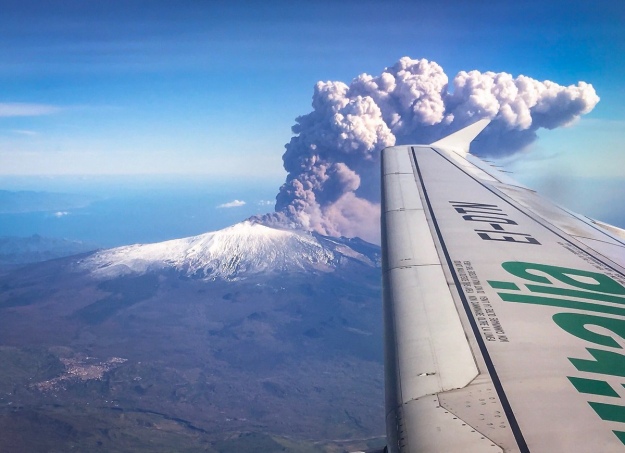 На Сицилії активізувався вулкан Етна, частину авіарейсів скасували