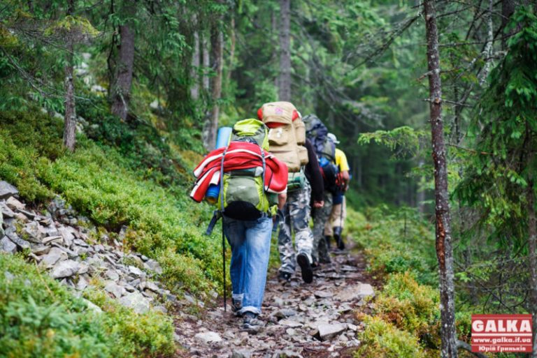 Стан доріг та завищені ціни: що турбує туристів, які приїжджають на Прикарпаття