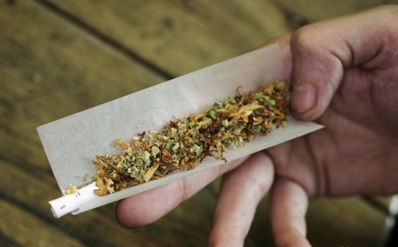 На Прикарпатті поліціянти виявили у 20-річного водія марихуану