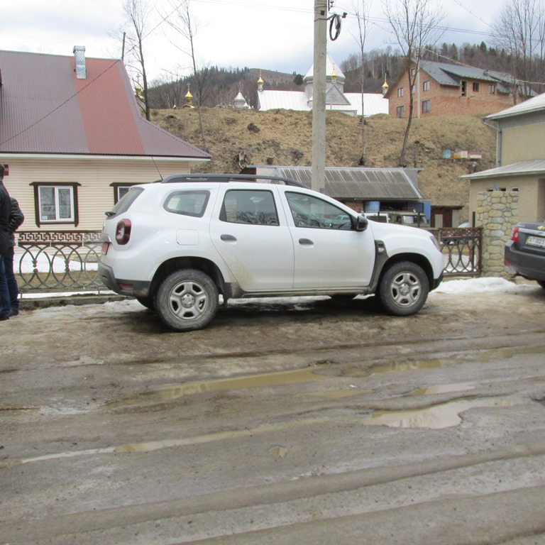 Дві амбулаторії на Косівщині отримали нові автомобілі для медичних працівників (ФОТО)