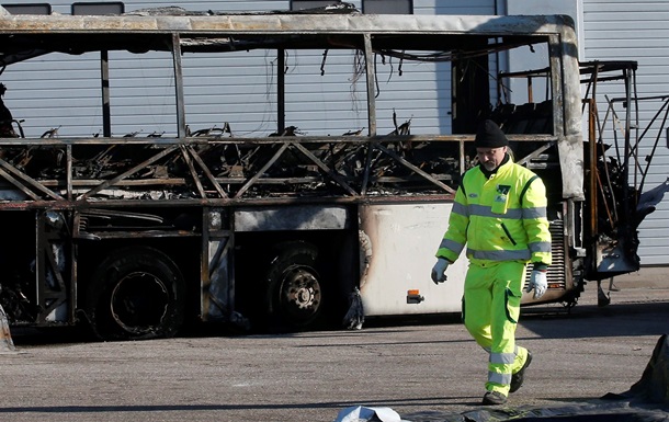 В Італії водій викрав і спалив шкільний автобус (ВІДЕО)
