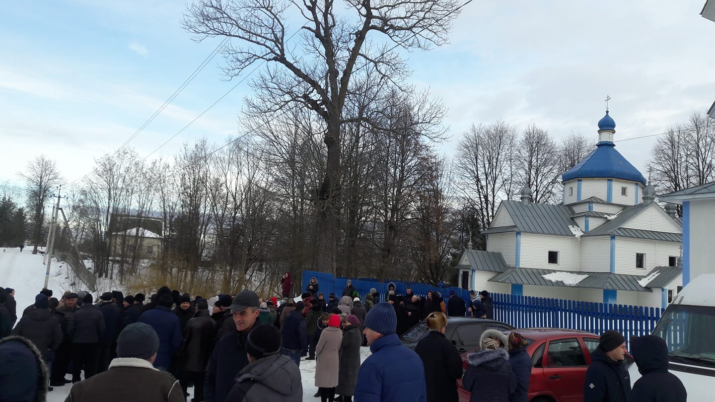 Суд зобов’язав поліцію відкрити провадження за ніби то перешкоди УПЦ Московського патріархату на Богородчанщині