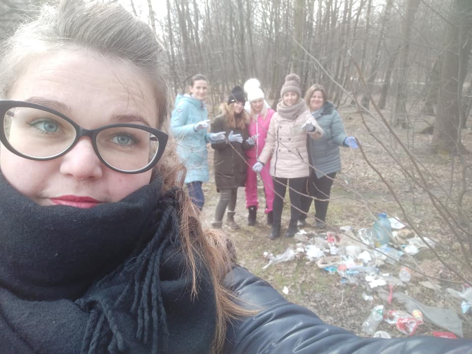 Прибери сміття та зроби селфі: прикарпатців кличуть долучитися до акції “EcoSelfie” (ФОТО)