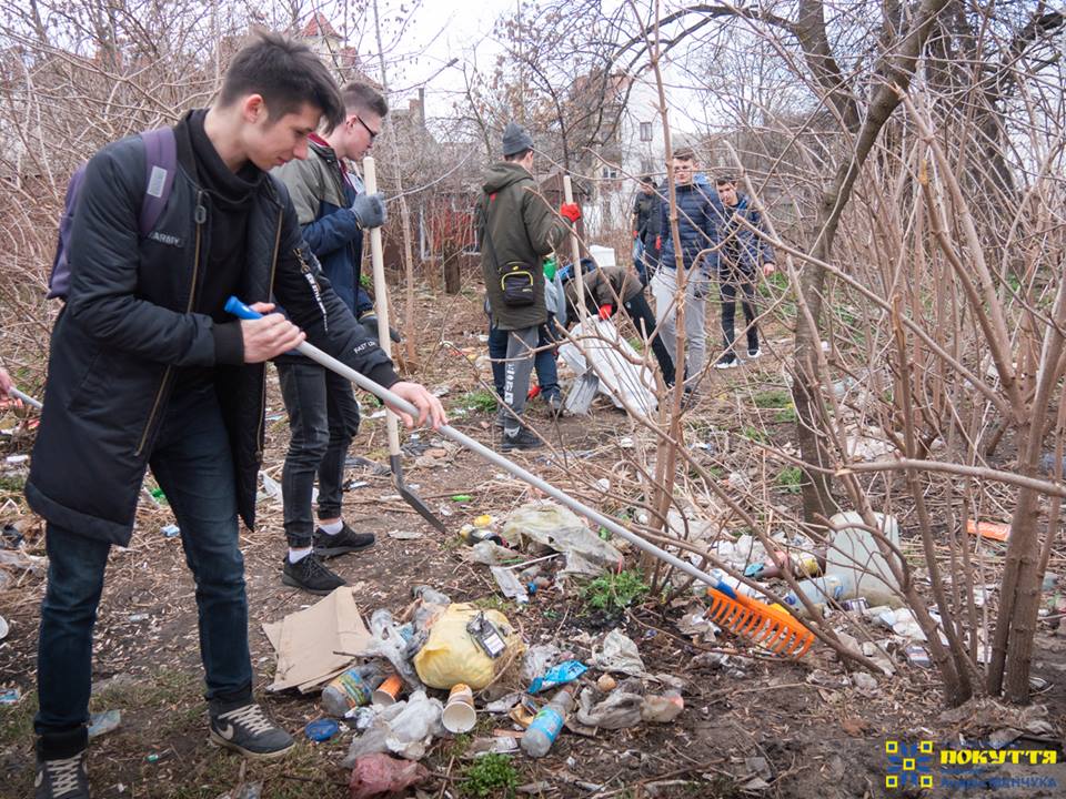 #trashtag: небайдужі коломияни приєдналися до всесвітнього флешмобу зі прибирання сміття (ФОТО)