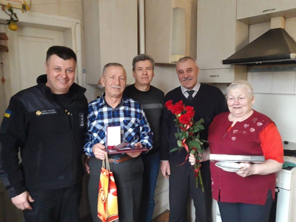Прикарпатського пожежника відзначили нагрудним знаком “Величі і пошани” (ФОТОФАКТ)