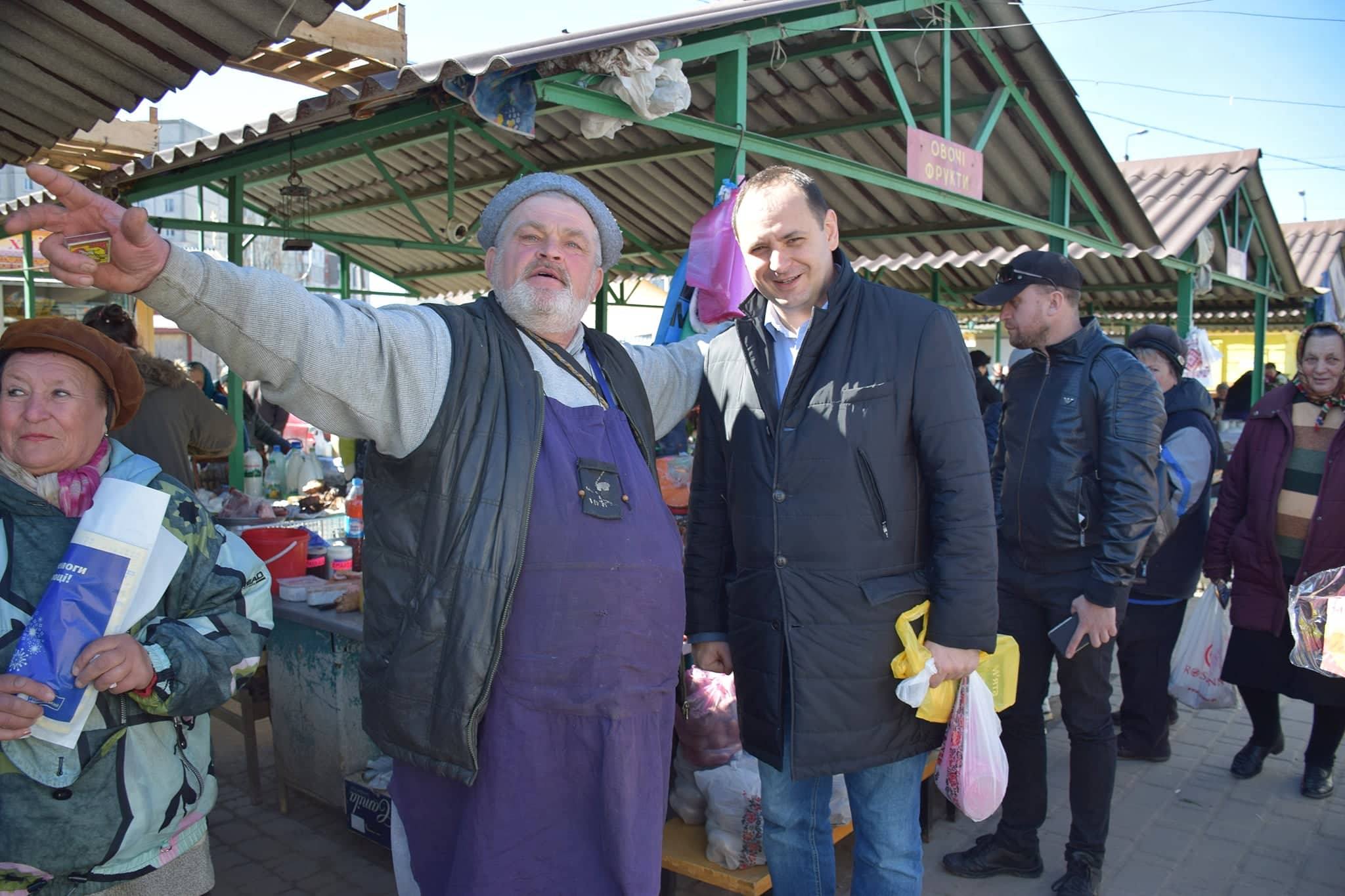 Марцінків показав, як скуповувався на “Гранд-базарі” (ФОТО)