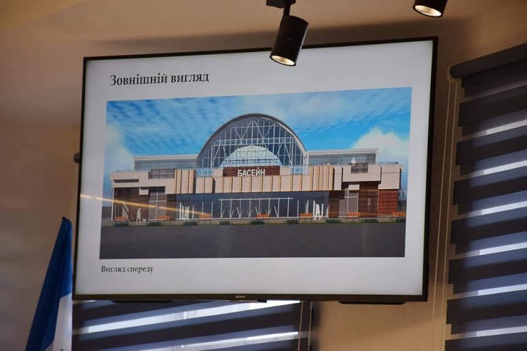 Місто просить допомоги в держави з коштами на новий басейн (ФОТО)