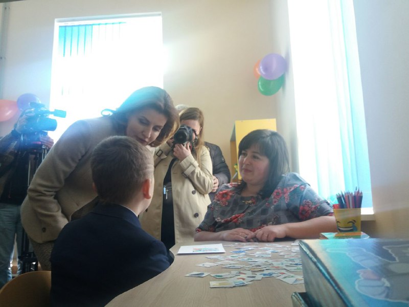 Марина Порошенко відкрила медіатеку та ресурсну кімнату в одній зі шкіл Коломиї (ФОТО)