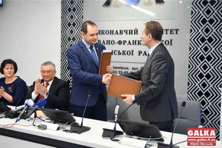 Мерія підписала угоду, яка допоможе місцевому бізнесу знаходити ринки закордоном (ФОТО)