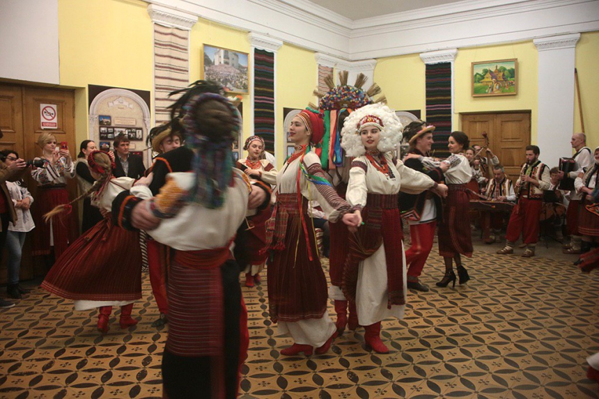Марина Порошенко взяла участь у відкритті Всеукраїнського фестивалю народної хореографії «Покутські витоки» (ФОТО)