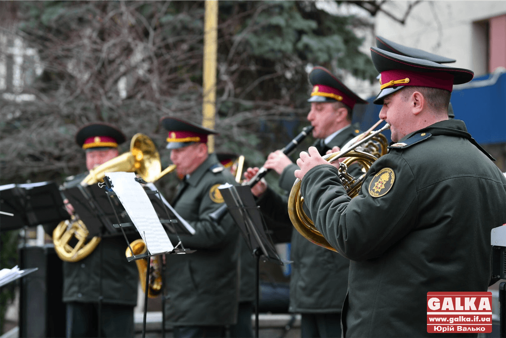 У центрі Франківська, з нагоди п’ятої річниці створення нацгвардії, виступив військовий оркестр (ФОТО, ВІДЕО)