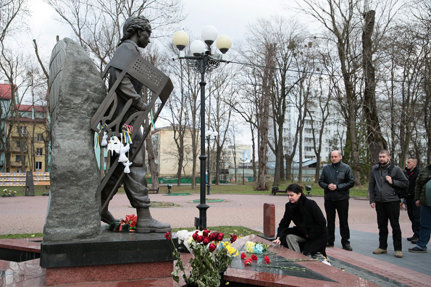 Міністр у справах ветеранів України вшанувала пам’ять загиблих прикарпатських учасників АТО/ООС (ФОТО)