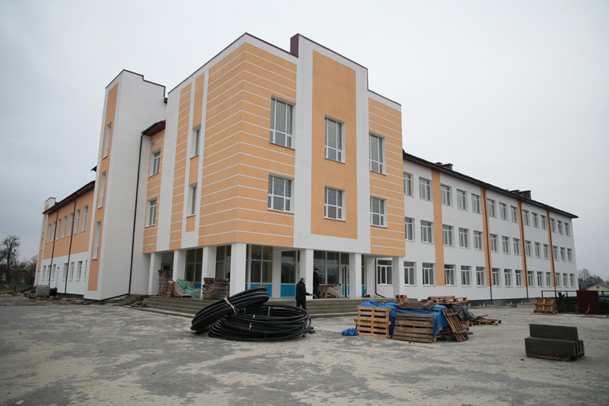 У селі на Богородчанщині завершують будівництво школи (ФОТО)