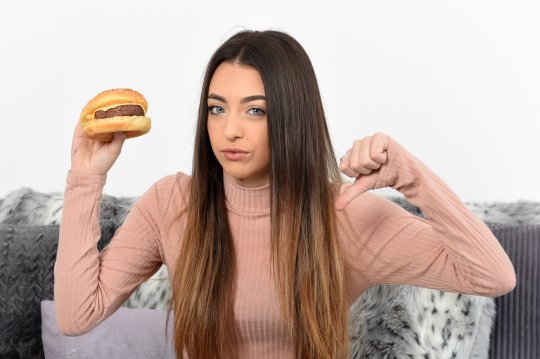 Дівчина 14 років харчувалася одними гамбургерами і ні про що не шкодує (ФОТО)