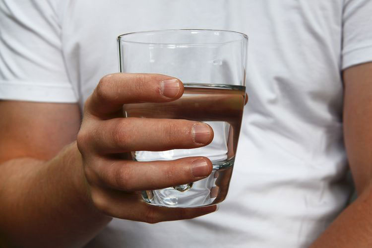 Галка рекомендує: сім причин, чому ранок потрібно починати зі склянки теплої води