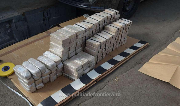 Двоє нідерландців намагалися вивезти з України 84 кг героїну (ФОТО, ВІДЕО)